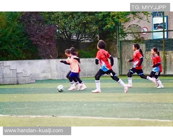 足球助力乡村振兴大山里的孩子们追逐梦想的绿茵之路